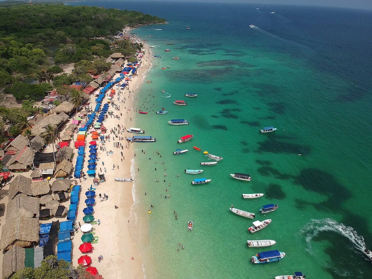 Playa Blanca Barú - vista aérea real